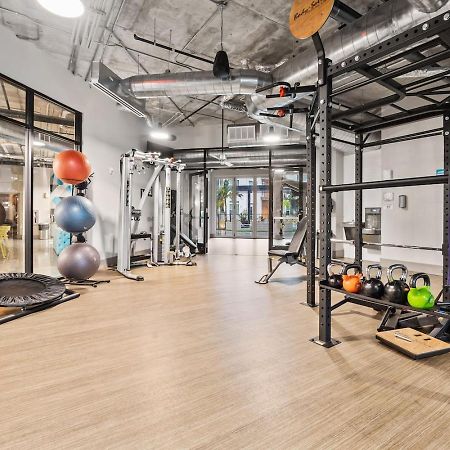 Tropical Field 1 Bed In Downtown With Free Parking Apartment St. Petersburg Ngoại thất bức ảnh
