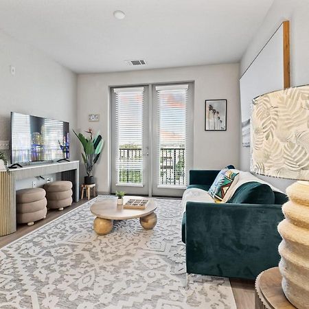 Tropical Field 1 Bed In Downtown With Free Parking Apartment St. Petersburg Ngoại thất bức ảnh