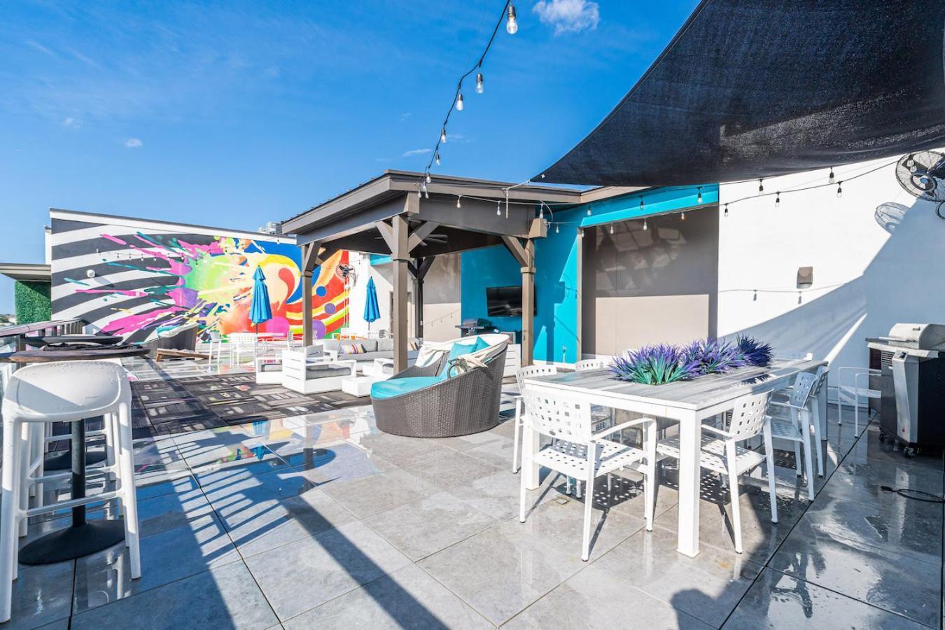 Tropical Field 1 Bed In Downtown With Free Parking Apartment St. Petersburg Ngoại thất bức ảnh