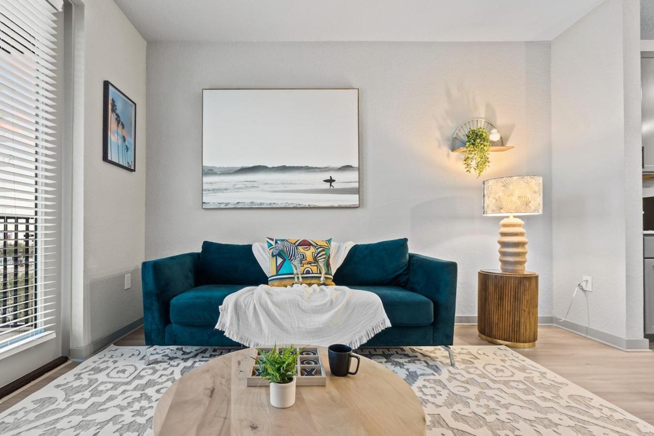 Tropical Field 1 Bed In Downtown With Free Parking Apartment St. Petersburg Ngoại thất bức ảnh