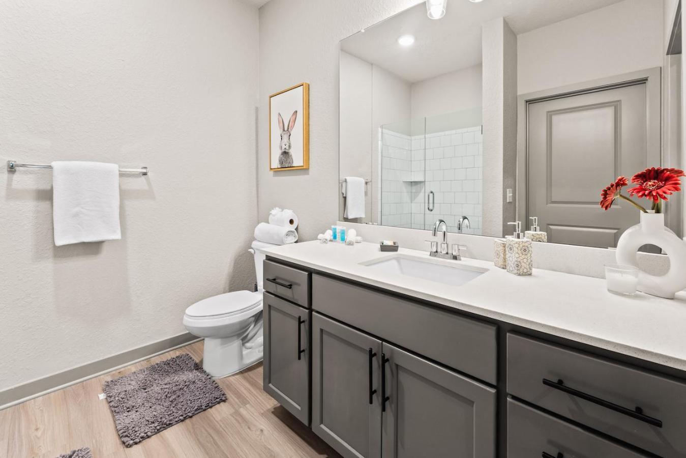 Tropical Field 1 Bed In Downtown With Free Parking Apartment St. Petersburg Ngoại thất bức ảnh