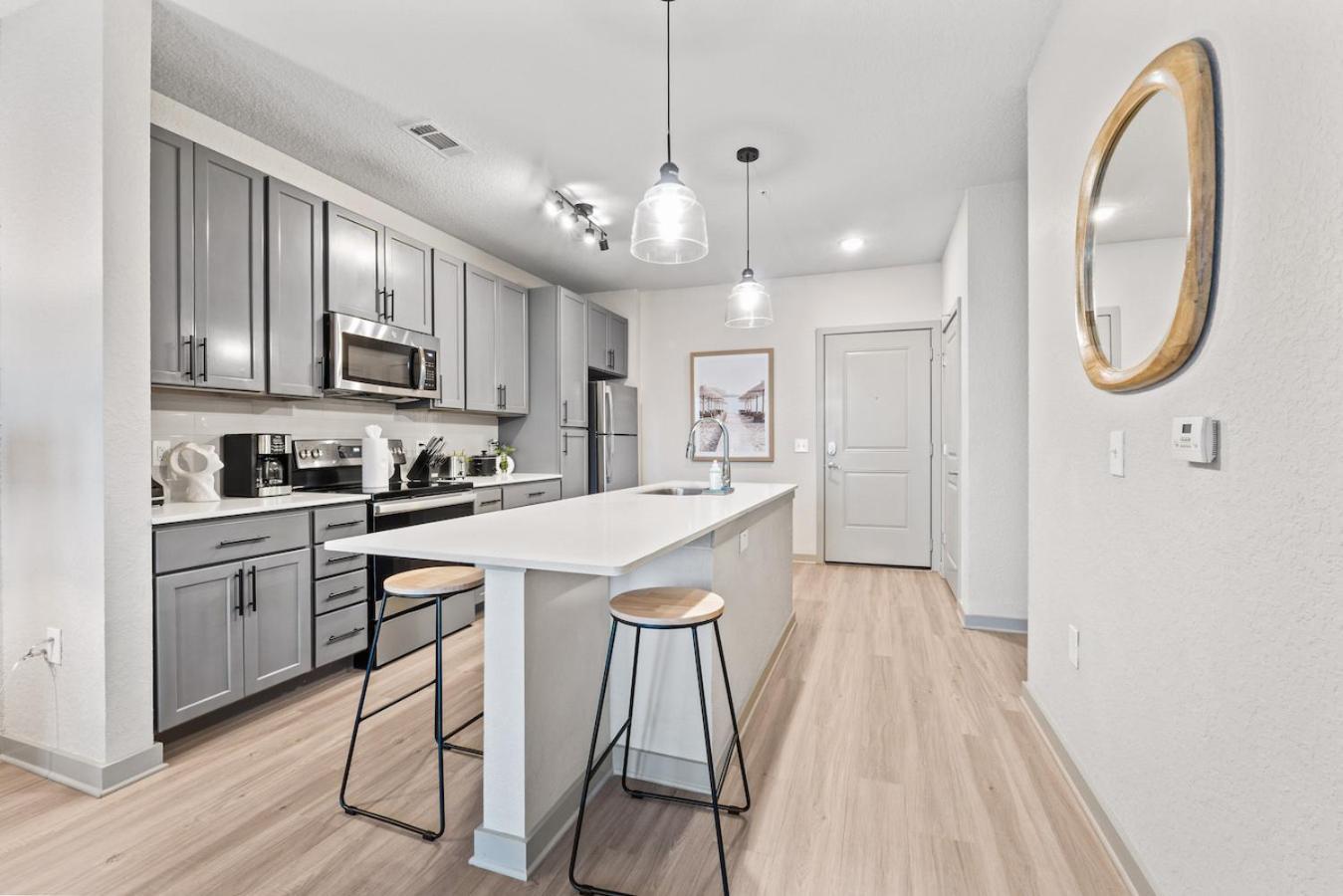 Tropical Field 1 Bed In Downtown With Free Parking Apartment St. Petersburg Ngoại thất bức ảnh